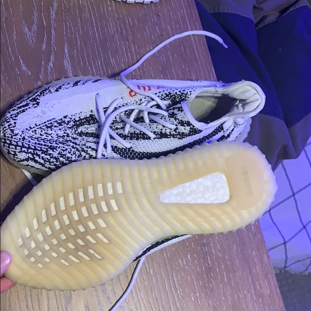 Size 10 yezzys - Picture 3 of 3